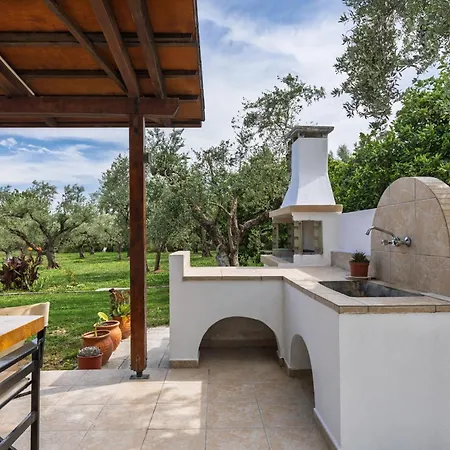 Villa Lola - 3 Bedrooms & Private Pool *