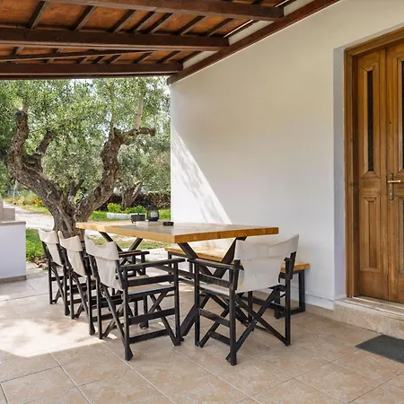 Villa Lola - 3 Bedrooms & Private Pool