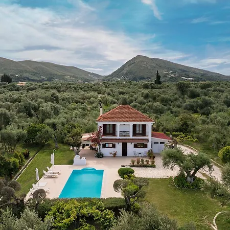 Villa Lola - 3 Bedrooms & Private Pool *