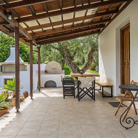 Villa Lola - 3 Bedrooms & Private Pool