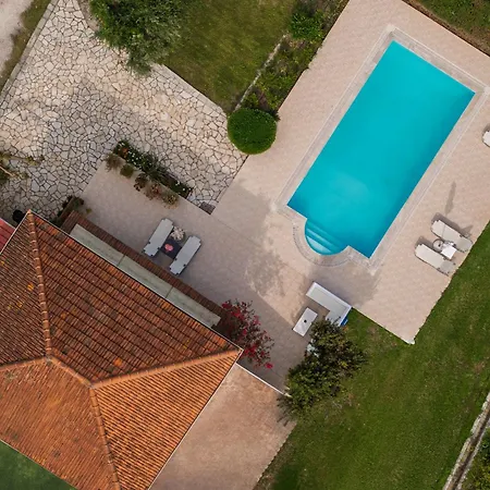 Lola - 3 Bedrooms & Private Pool *