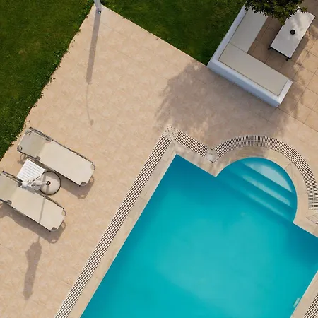 Lola - 3 Bedrooms & Private Pool *