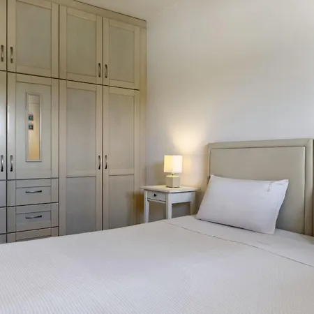 Lola - 3 Bedrooms & Private Pool * Lithakiá