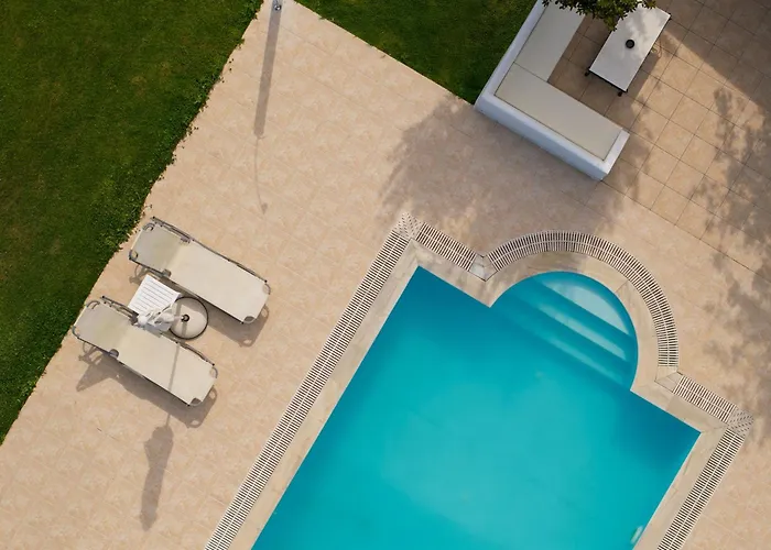 Lola - 3 Bedrooms & Private Pool *