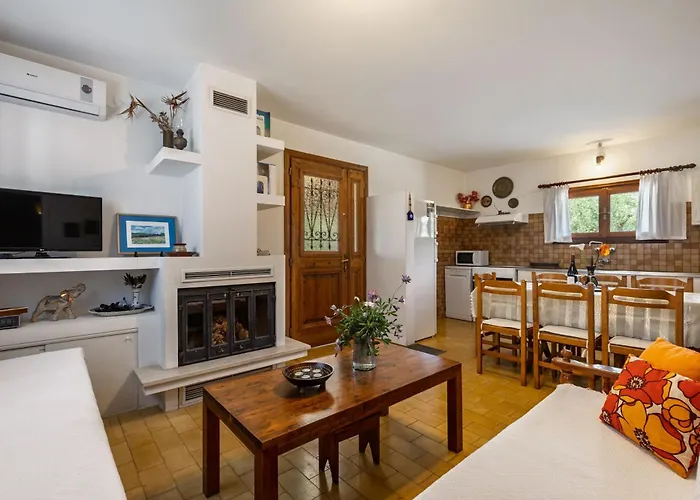 Lola - 3 Bedrooms & Private Pool