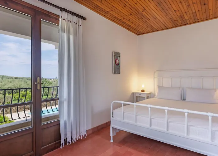 Villa Lola - 3 Bedrooms & Private Pool