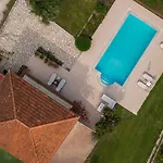 Lola - 3 Bedrooms & Private Pool *