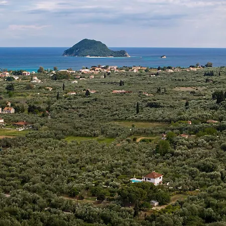 Lola - 3 Bedrooms & Private Pool